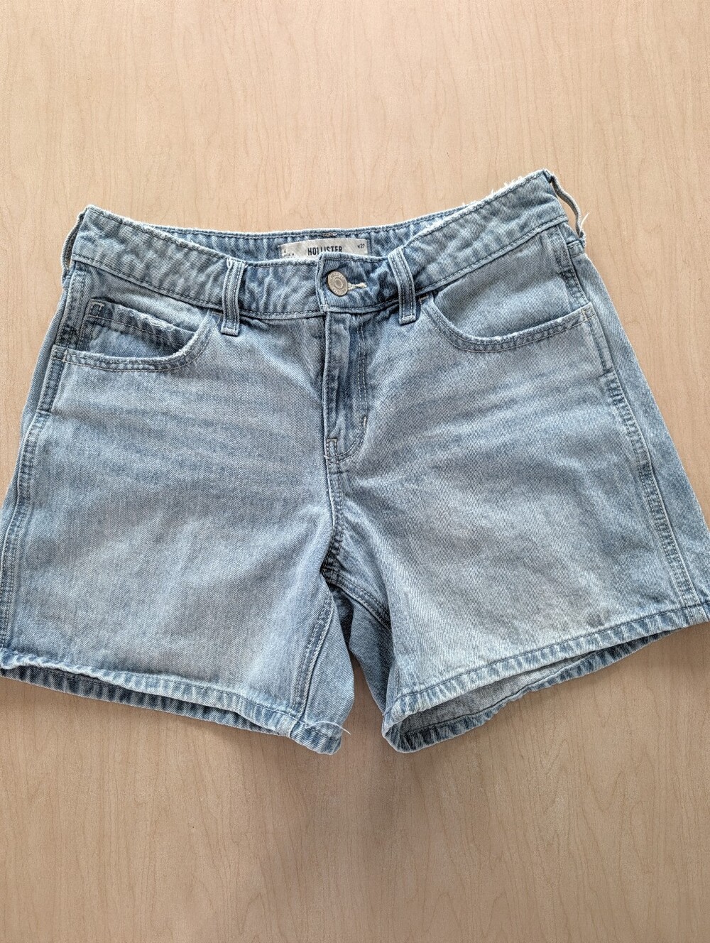 Hollister Low Rise Baggy Light Blue Denim Shorts Size 4 / 27
